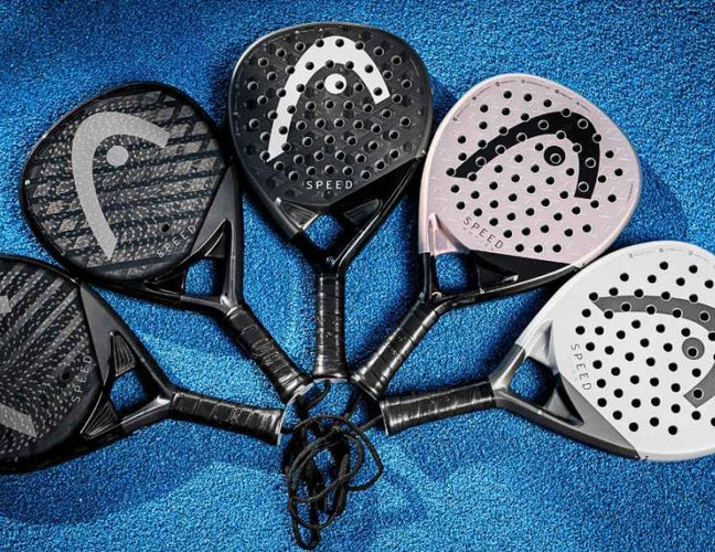 Head padel racket in waaiervorm neergelegd.