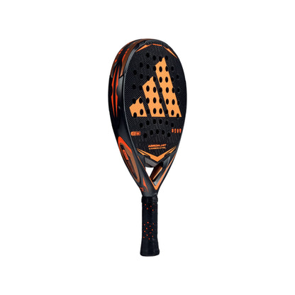 	Adidas Arrow Hit Carbon CTRL 2026 padelracket rond zijkant
