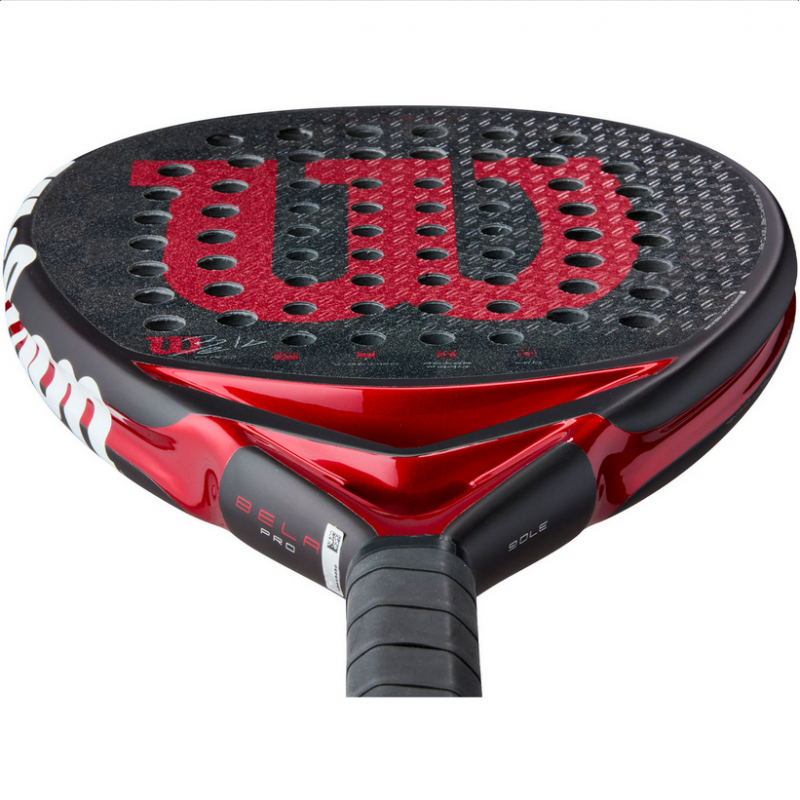 Rood-zwart design van de Wilson Bela Pro V3.0 padelracket
