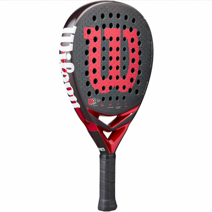 Rood-zwart design van de Wilson Bela Pro V3.0 padelracket